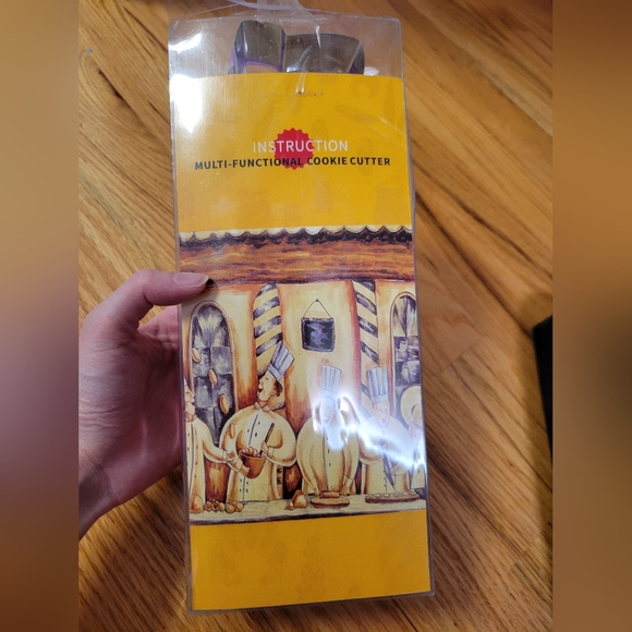 NWT Mickey & Minnie Mouse Cookie Cutters (WITHOUT BOW) - Picture 9 of 9